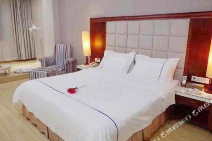 Bafang Junyue Hotel