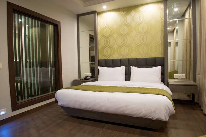 Room 10 of 40