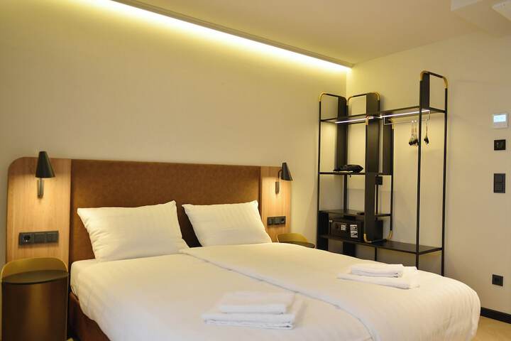 Room 6 of 52