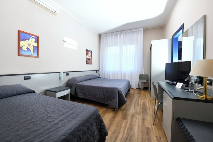 Room 6 of 52