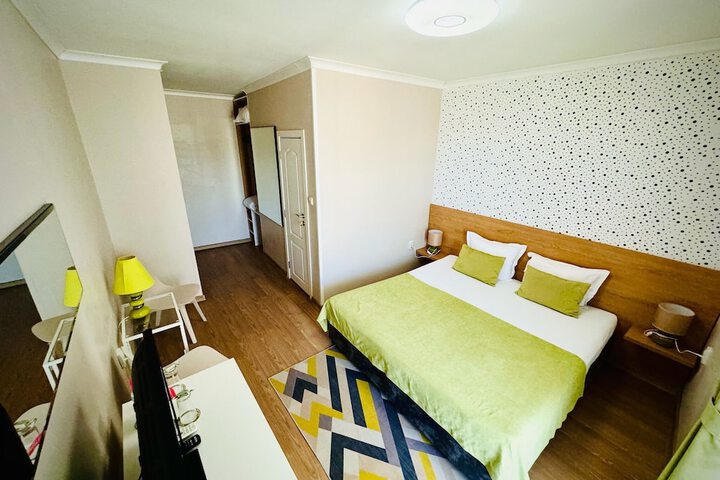 Room 46 of 102