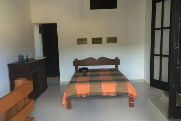Room 4 of 16