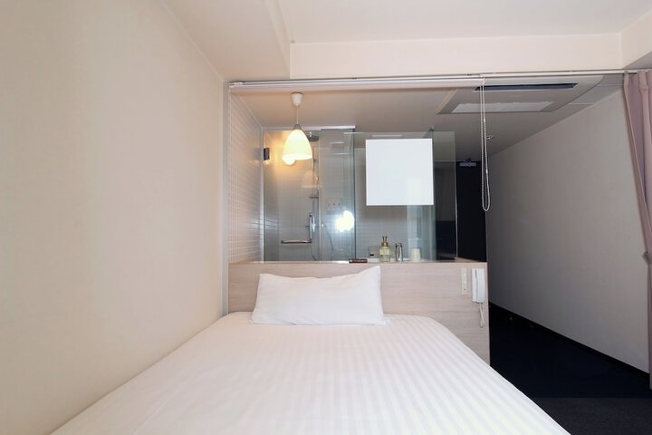 Room 13 of 36
