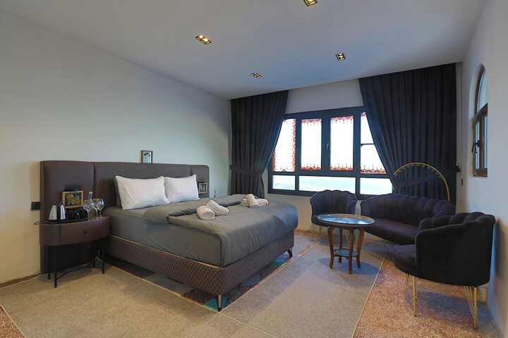 Room 4 of 74