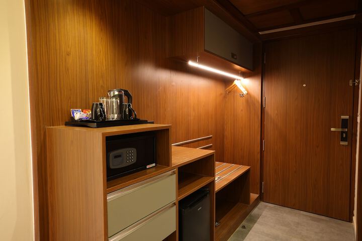 Room 5 of 42