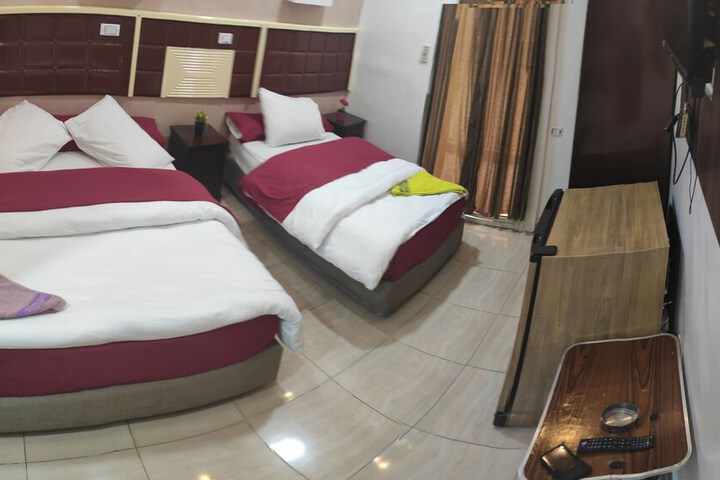 Room 13 of 35