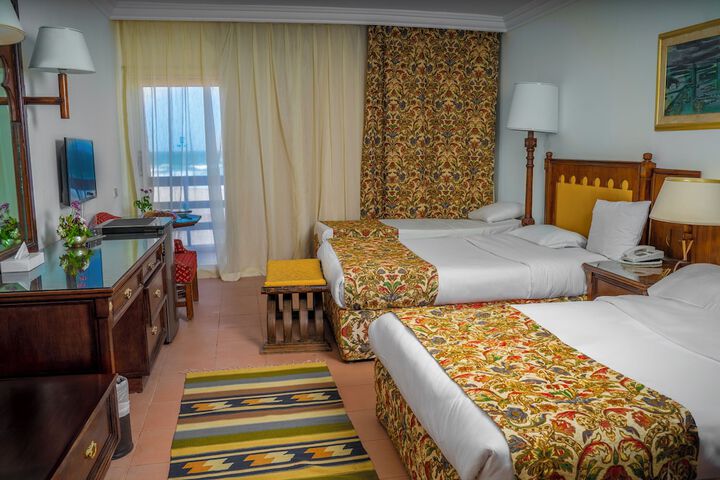 Room 30 of 82