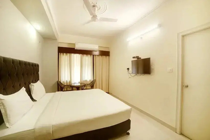 Room 5 of 15