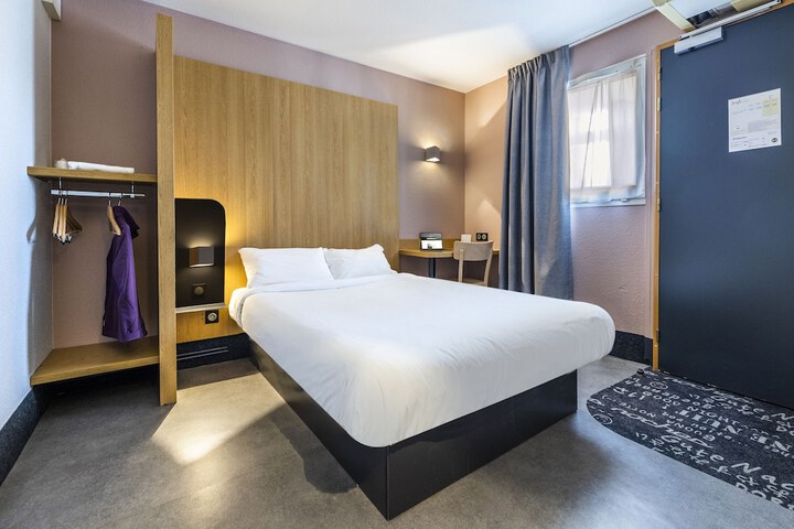 Room 6 of 32