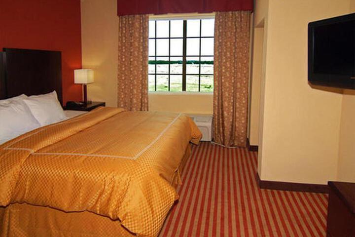 1 King Suite (3 of 5)