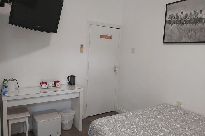 Room 4 of 121