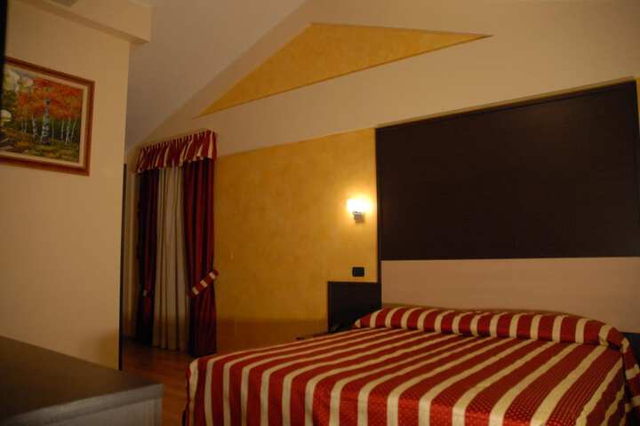 Room 25 of 68