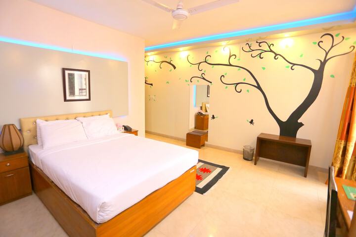 Room 3 of 40