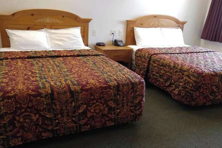 Room 4 of 10