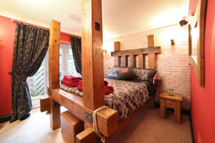 Room 18 of 48