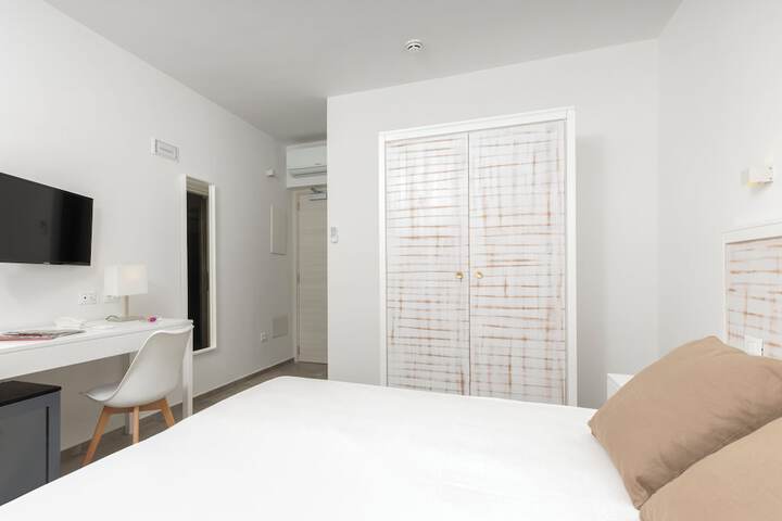 Room 25 of 58