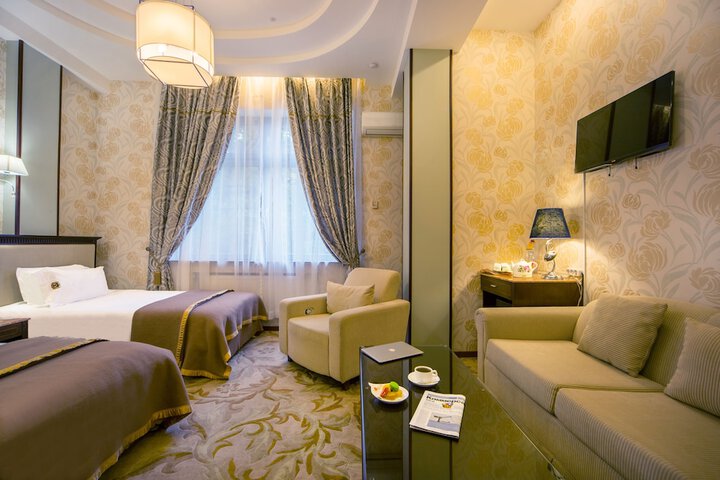 Room 16 of 33