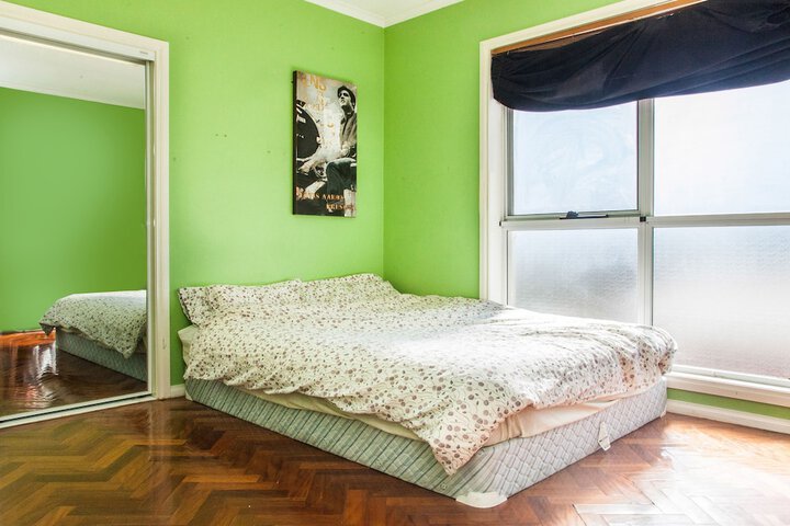 Room 2 of 44