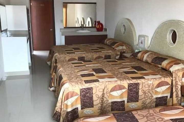 Room 6 of 32