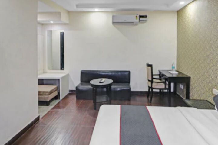 Room 8 of 17