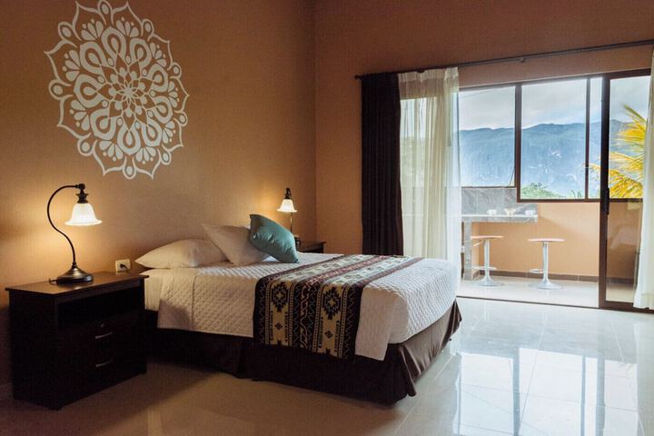 Room 3 of 108