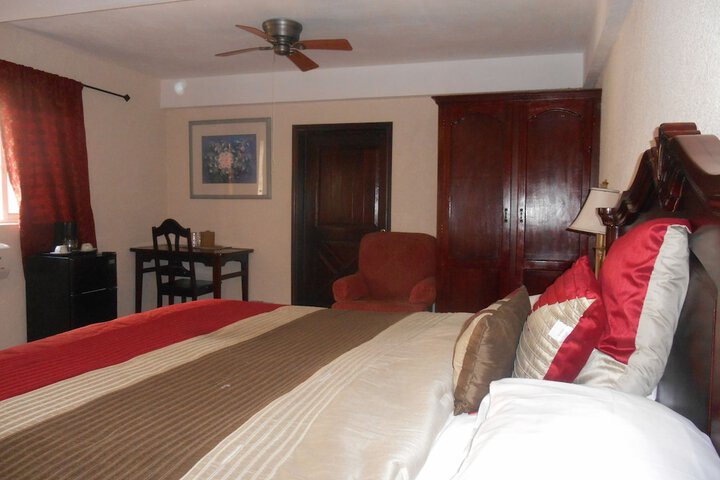 Room 13 of 36