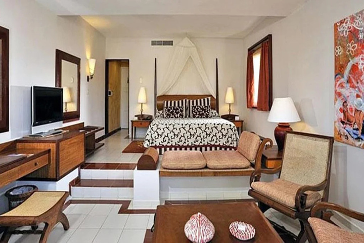 Room 2 of 10