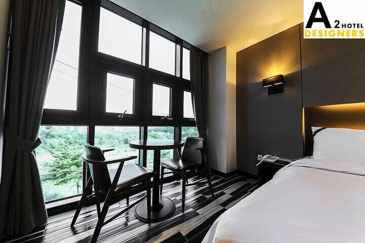 Room 32 of 43