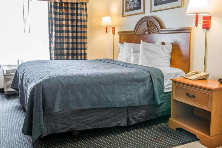 1 King Bed (7 of 19)