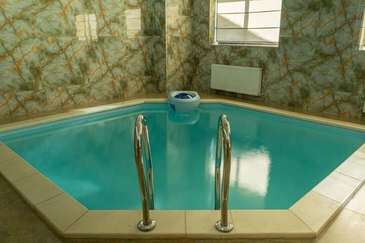 Pool 40 of 53