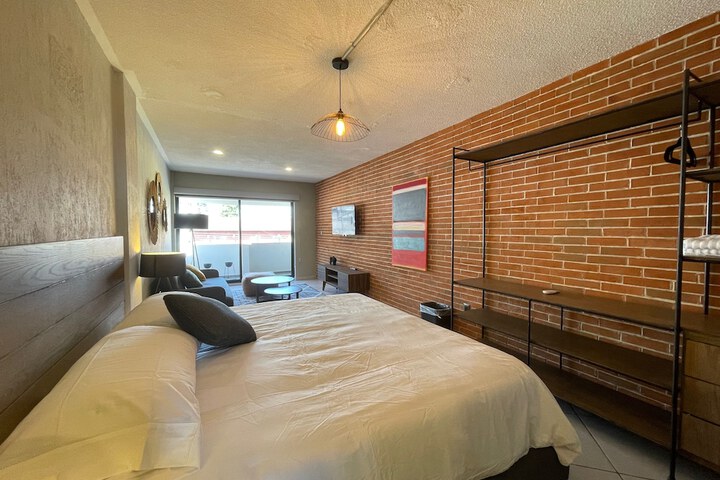 Room 7 of 28