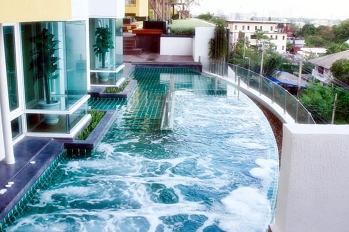 Hotel Pool