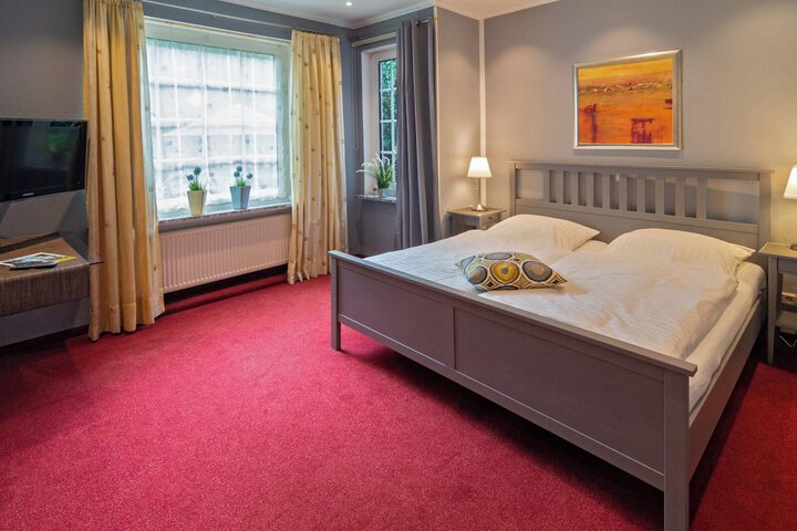 Room 9 of 26