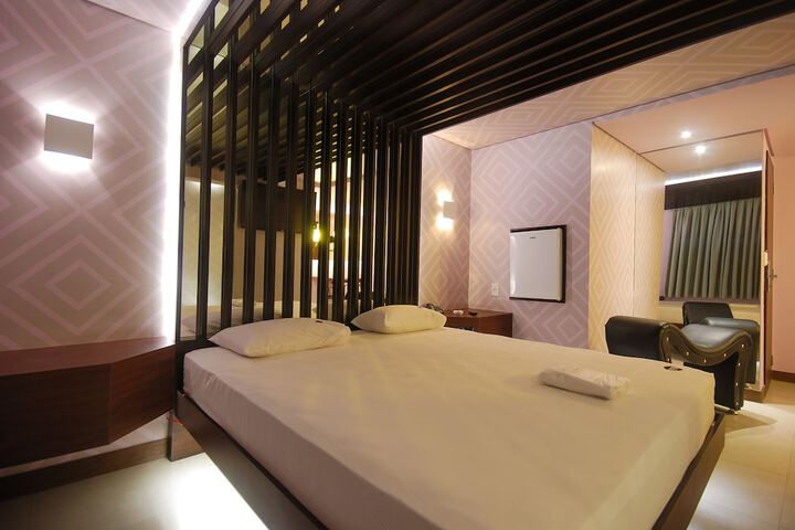 Room 8 of 37