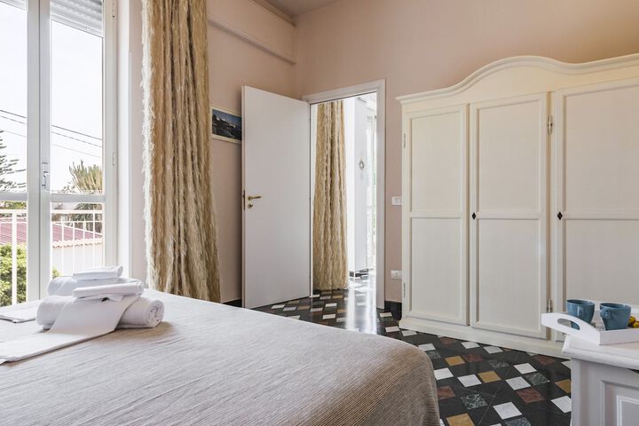 Room 28 of 194