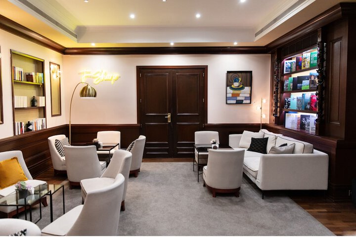Lounge 66 of 72