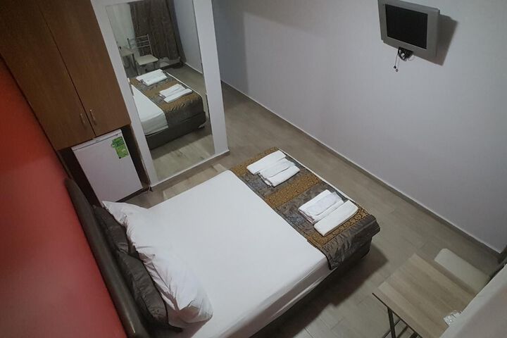 Room 14 of 32