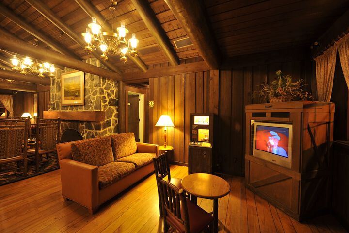 Hotel Interior 4 of 33