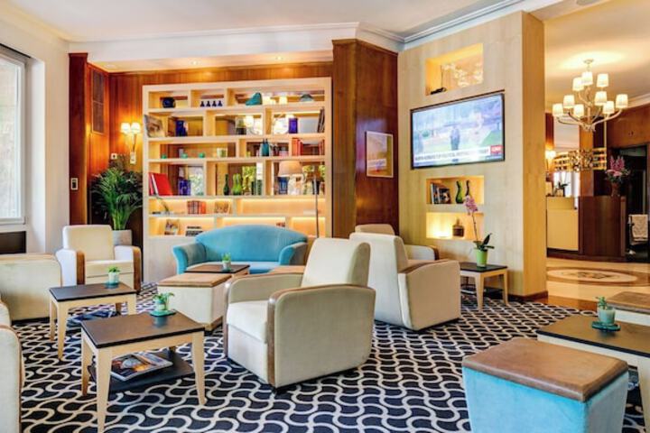 Entrance & Lobby