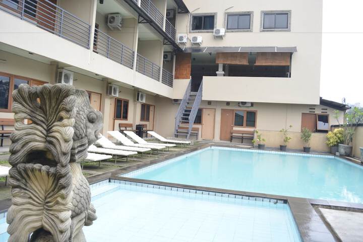 Hotel Pool