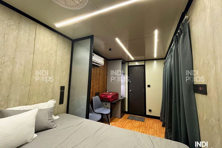 Room 7 of 11