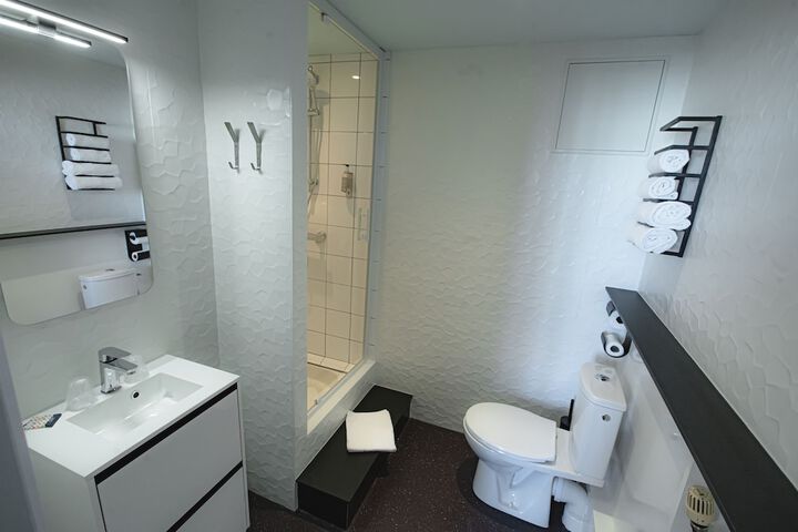 Room 30 of 43