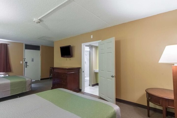 2 Double Beds (8 of 15)