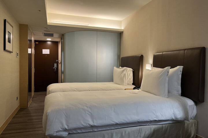 Room 3 of 42