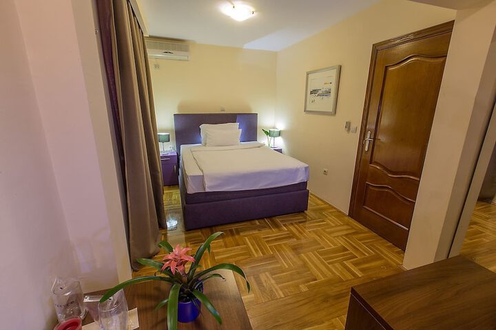 Room 15 of 52