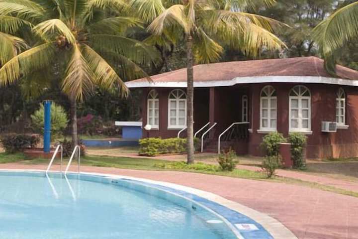 Hotel Pool