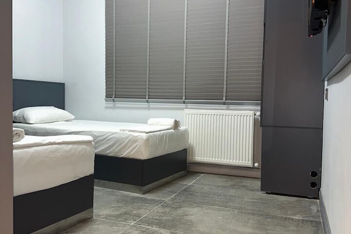 Room 4 of 48