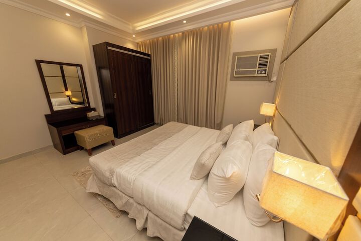 Room 28 of 165