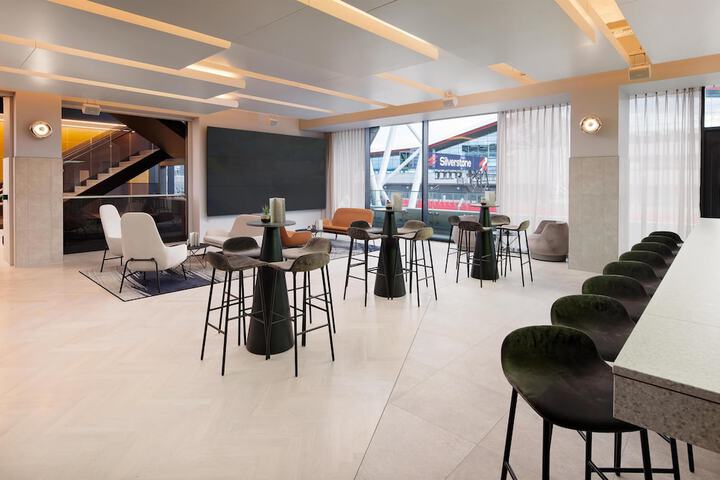 Lounge 47 of 60