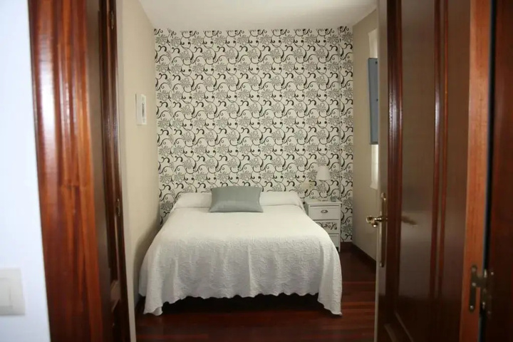 Room 7 of 9